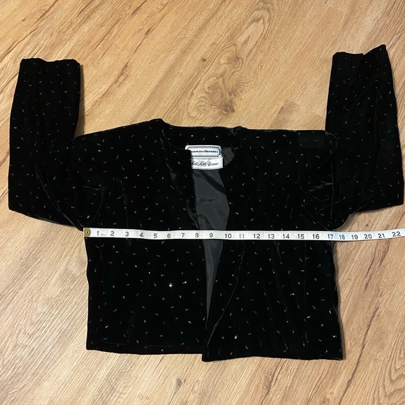 Vintage Carolina Herrera velvet special event jacket with glitter detail. - Picture 7 of 10